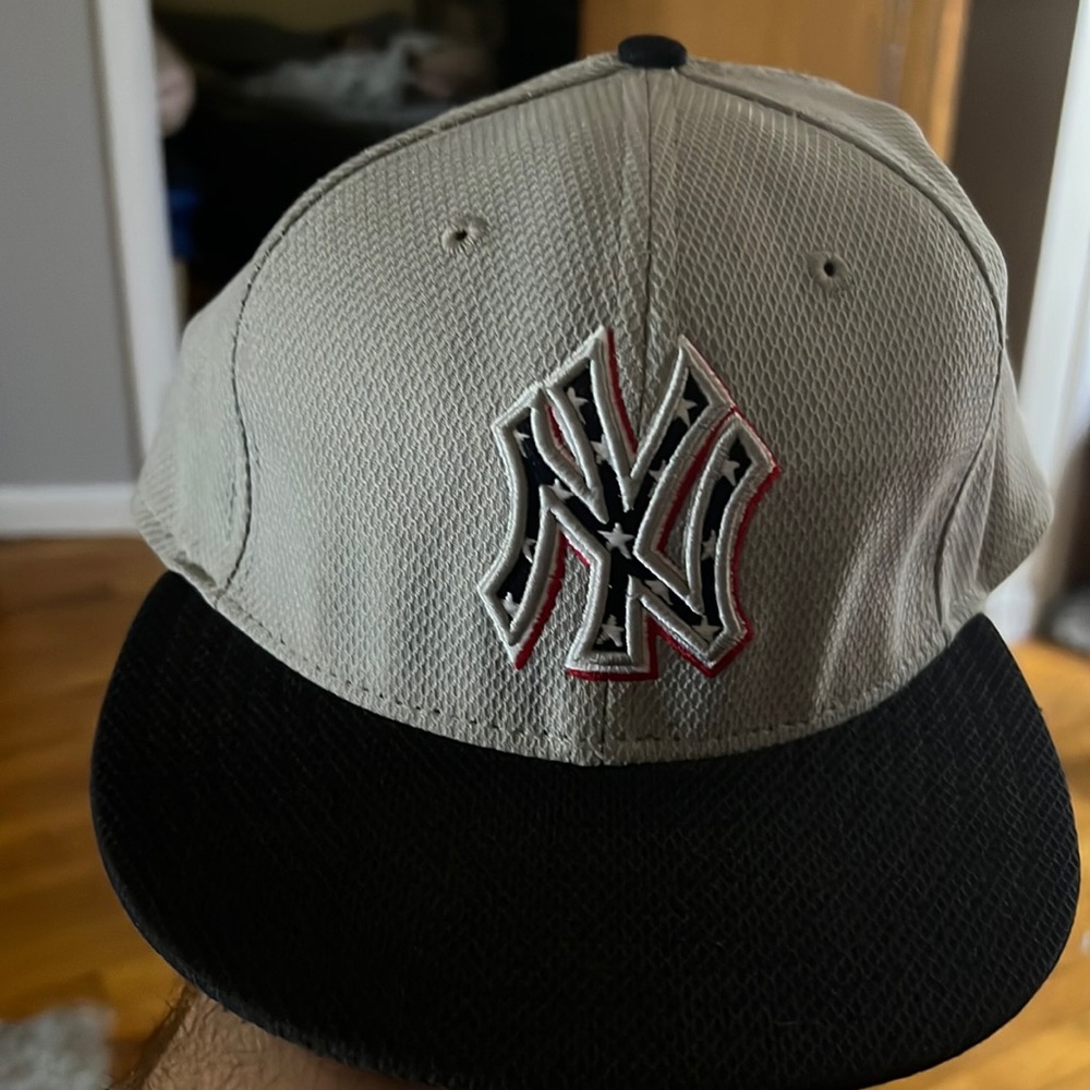 New York Yankees Stars and Stripes 59 fitted -  Size 7 3/8  - No Flaws .